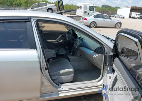 2010 Toyota Camry z USA, uszkodzony, nr VIN 4T1BF3EK2AU061357